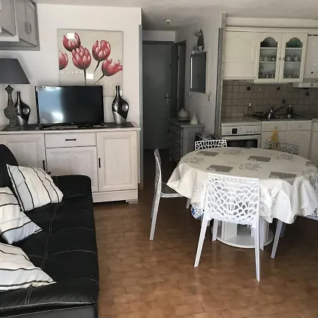 Apartmán Rdc A 100m De La Plage, Terrasse, Parking, Pour 6 Personnes, Cap D'agde - Fr-1-723-35 Agde